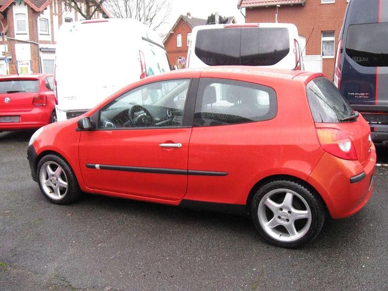 Gebraucht Renault Clio II Dynamique 75 PS (55 kW) 2007 Tomate rot Kleinwagen