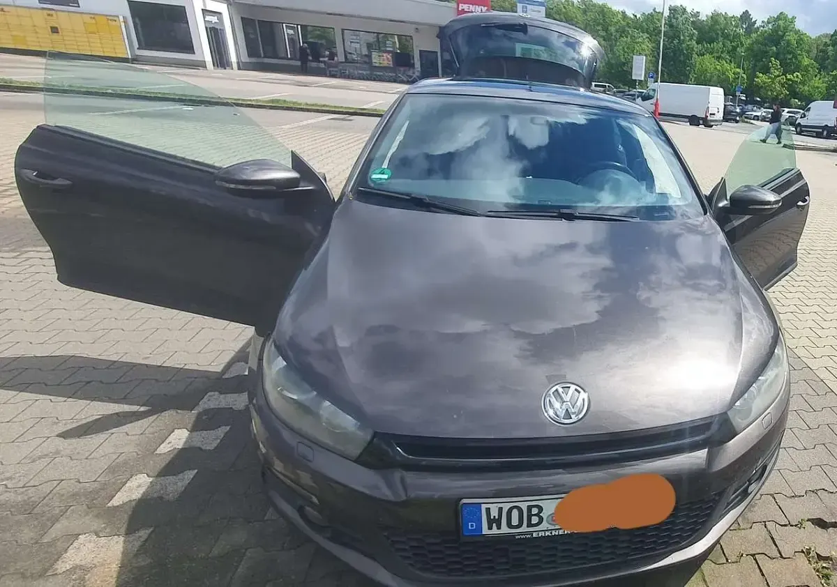 Gebraucht VW Scirocco Edition 140 PS (102 kW) 2011 Braun Coupé