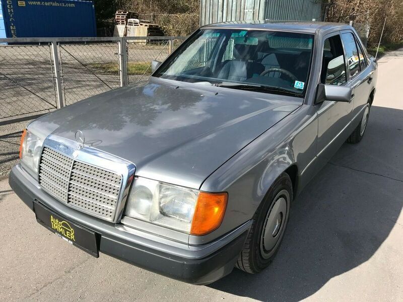 Grau Gebraucht 1990 Mercedes E230 Limousine | 3.990 € - Bild 1/4