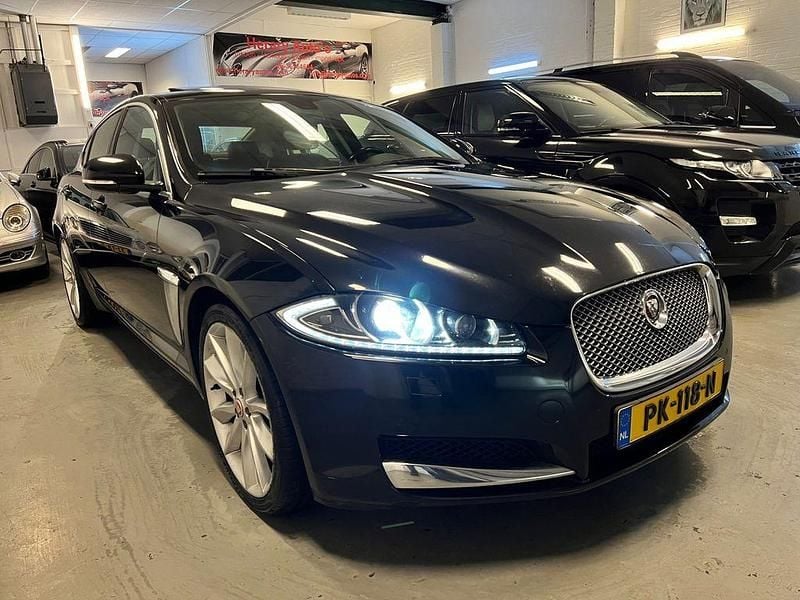 Schwarz Gebraucht 2013 Jaguar XF Limousine | 6.500 € (Fairer Preis) - Bild 1/4