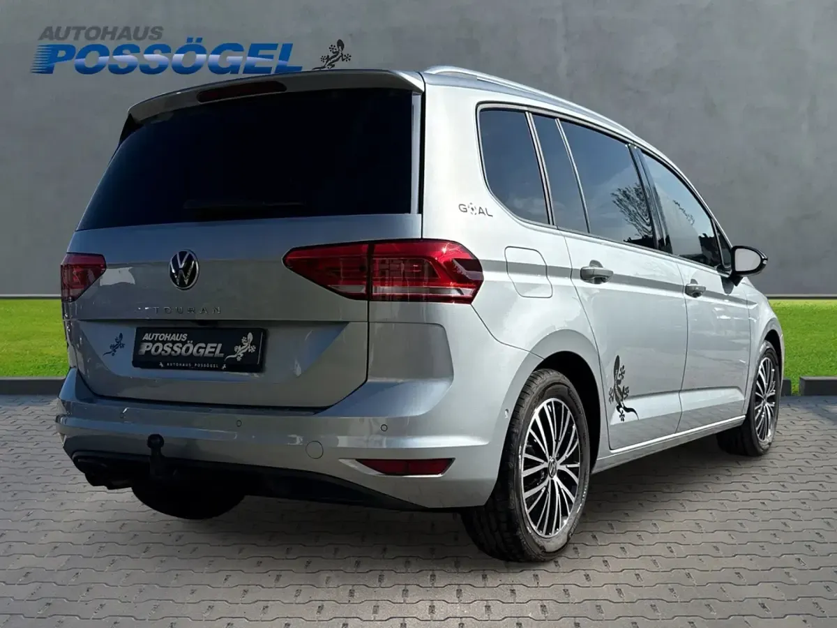 Gebraucht VW Touran Comfortline 150 PS (110 kW) 2025 Silber Van / Kleinbus
