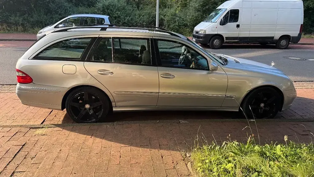 Gebraucht Mercedes E220 Elegance 170 PS (125 kW) 2008 Silber Limousine