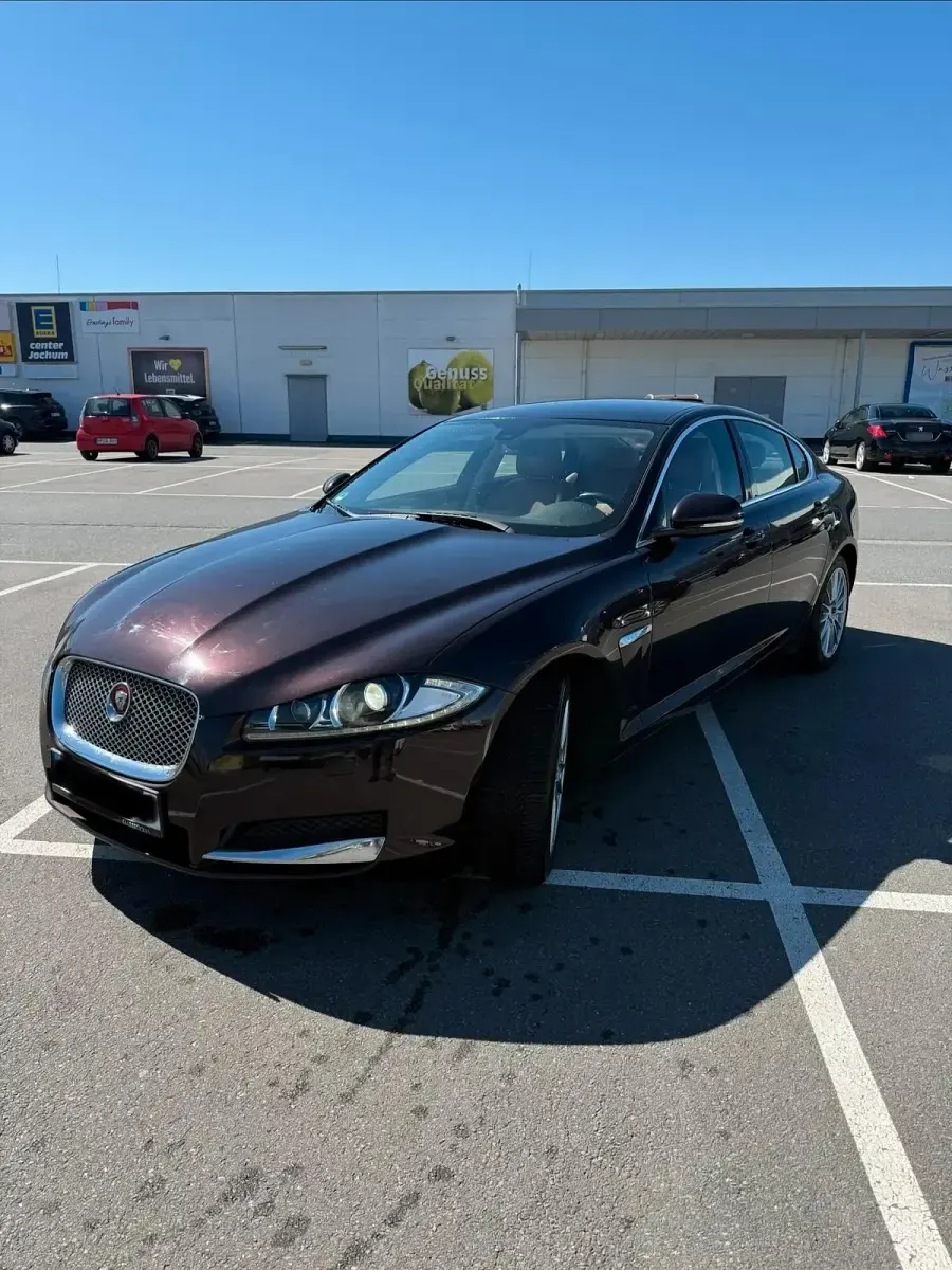Gebraucht Jaguar XF 240 PS (176 kW) 2014 Rot Limousine