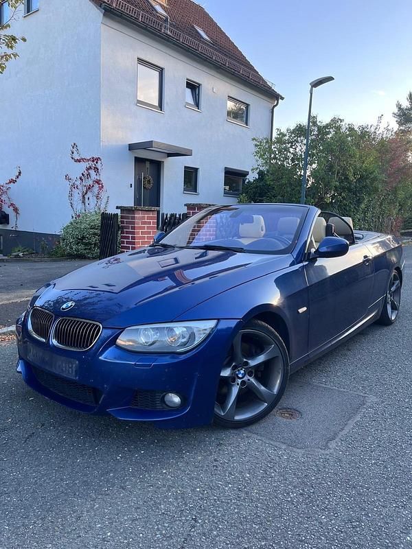 Blau Gebraucht 2010 BMW 330 Cabriolet M Sport Cabrio | 11.900 € (Fairer Preis) - Bild 1/4