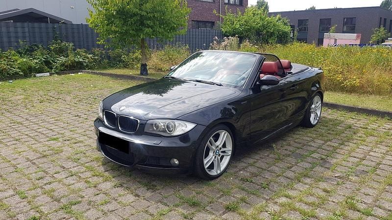 Schwarz Gebraucht 2010 BMW 120 Cabriolet M Sport Cabrio | 8.850 € (Fairer Preis) - Bild 1/4