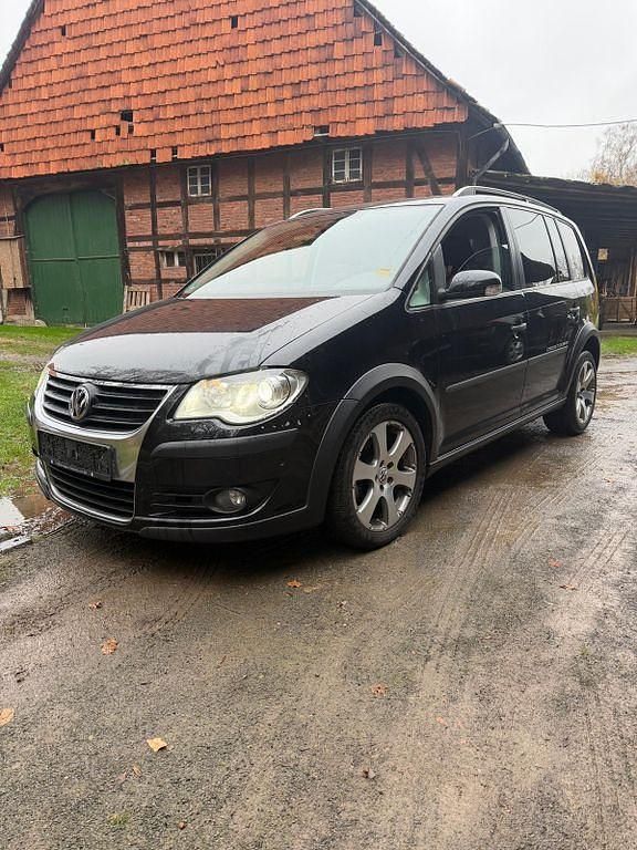 Schwarz Gebraucht 2008 VW Touran Cross Van / Kleinbus | 5.850 € (Fairer Preis) - Bild 1/4