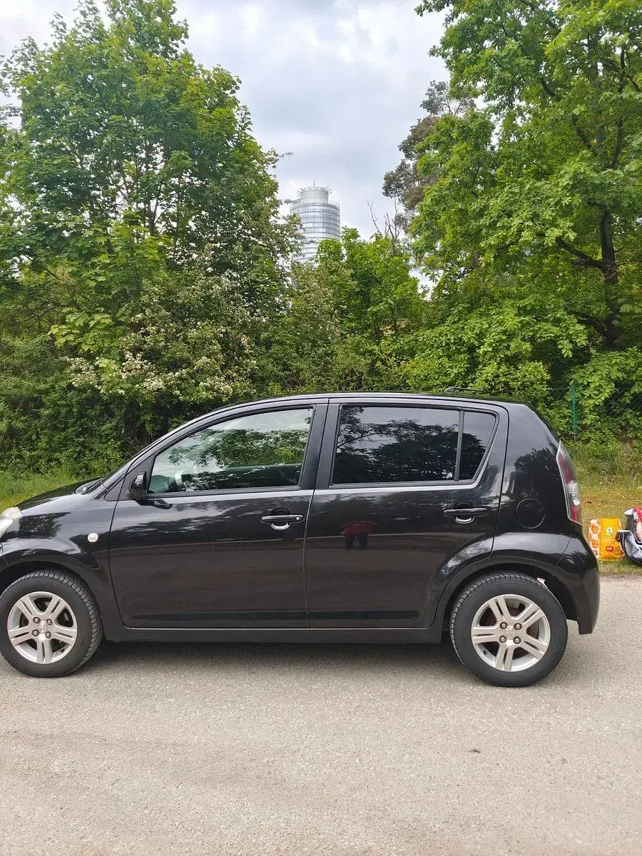 Gebraucht Daihatsu Sirion 91 PS (66 kW) 2008 Schwarz Kleinwagen