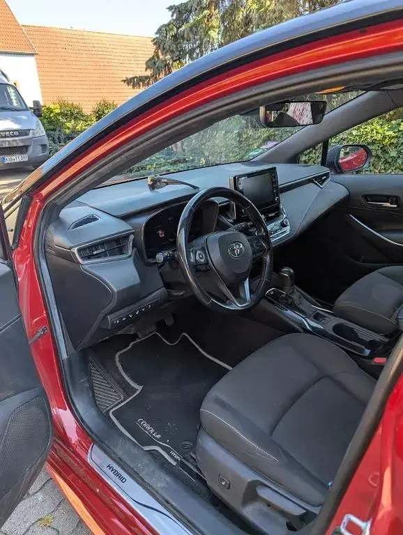 Gebraucht Toyota Corolla Club 122 PS (89 kW) 2019 Rot Kombi