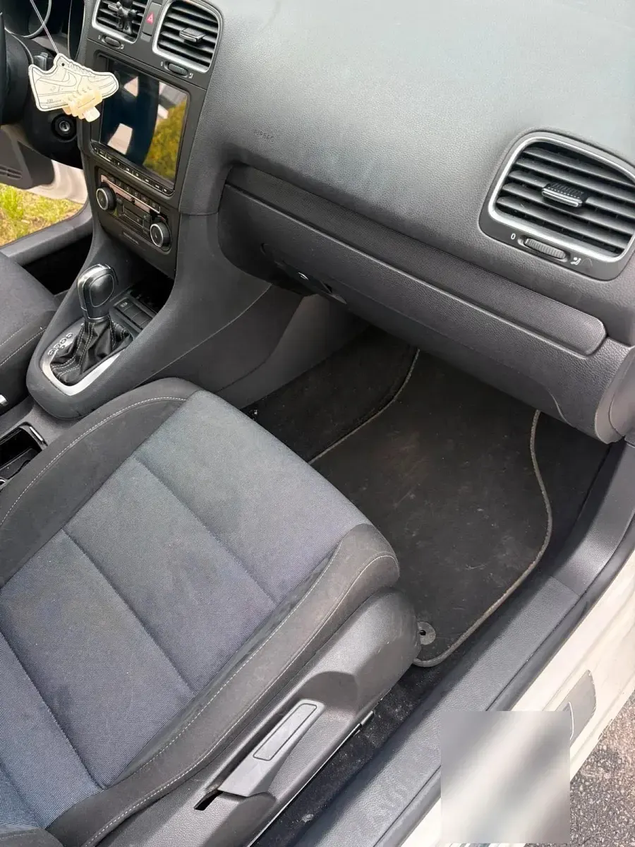 Gebraucht VW Golf VI 92 PS (67 kW) 2011 Weiß Kleinwagen