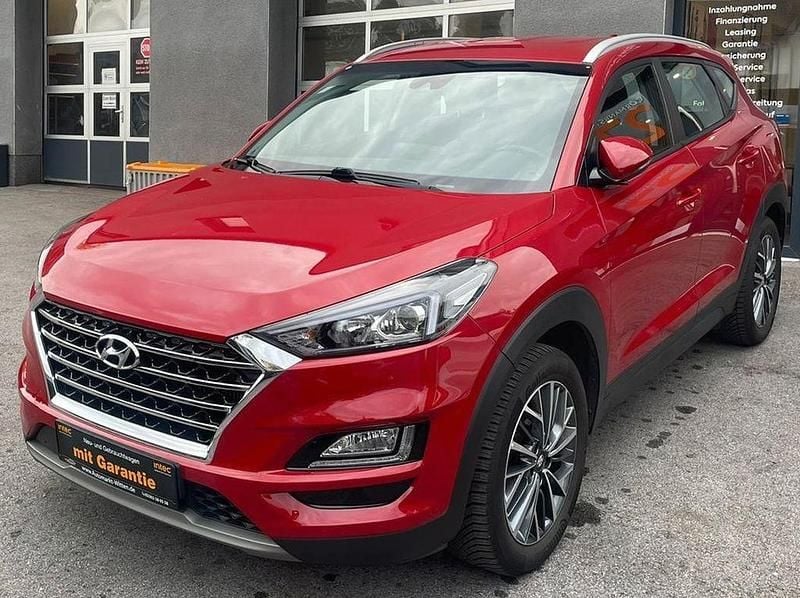 Scarlet red (metallic) Gebraucht 2019 Hyundai Tucson Advantage SUV | 18.200 € (Fairer Preis) - Bild 1/4