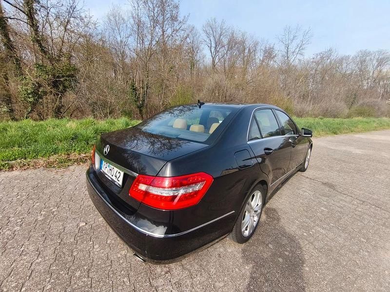Gebraucht Mercedes E350 Avantgarde 292 PS (214 kW) 2010 Schwarz Limousine