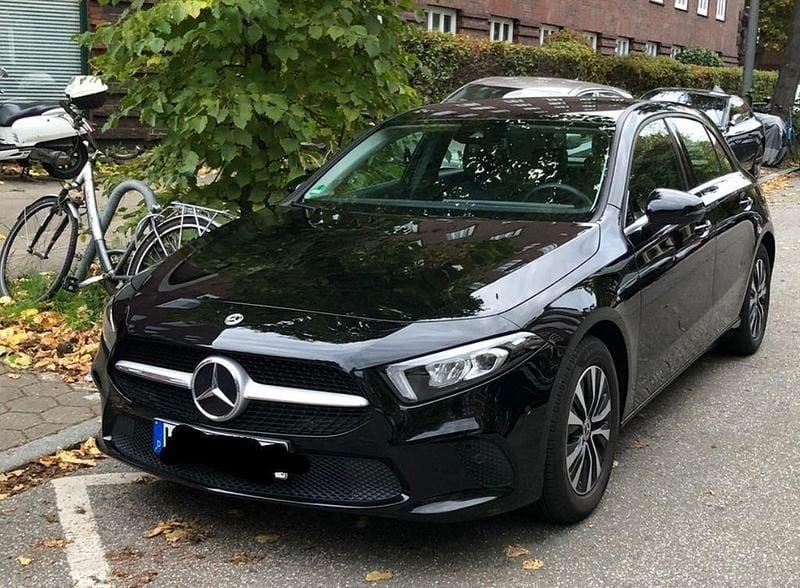 Gebraucht Mercedes A160 109 PS (80 kW) 2021 Schwarz Limousine
