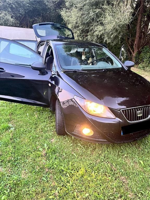 Schwarz Gebraucht 2011 Seat Ibiza Limousine | 2.600 € (Guter Preis) - Bild 1/4
