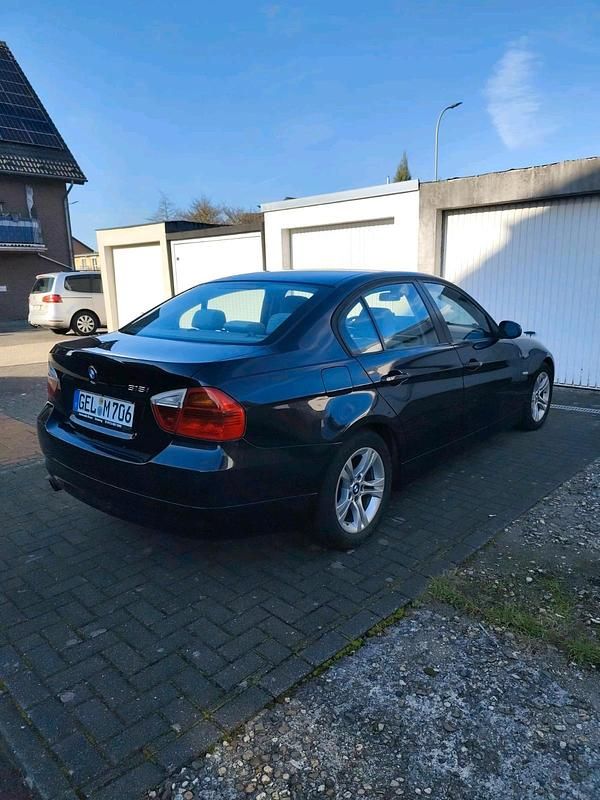 Blau Gebraucht 2008 BMW 318 Limousine | 1.950 € (Superpreis) - Bild 1/4