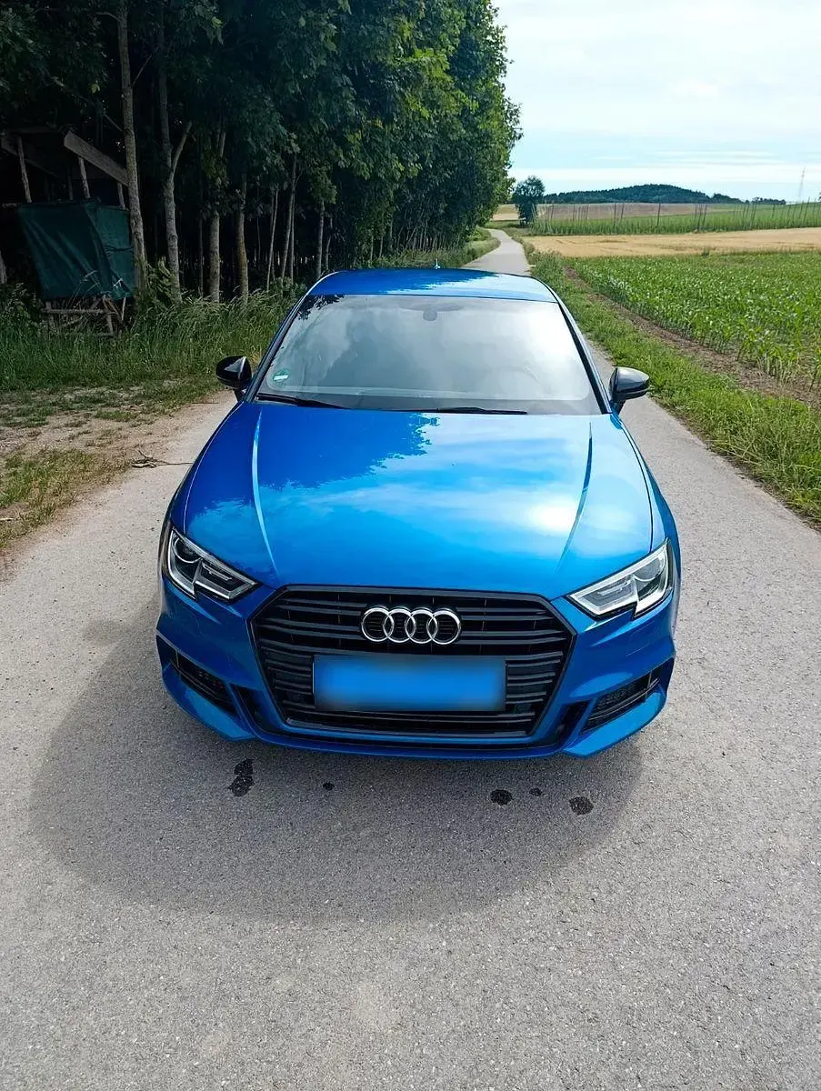 Gebraucht Audi A3 Sport 150 PS (110 kW) 2018 Blau Limousine