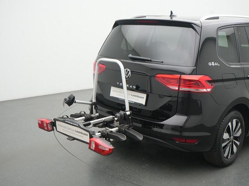 Gebraucht VW Touran Comfortline 150 PS (110 kW) 2025 Schwarz Van / Kleinbus