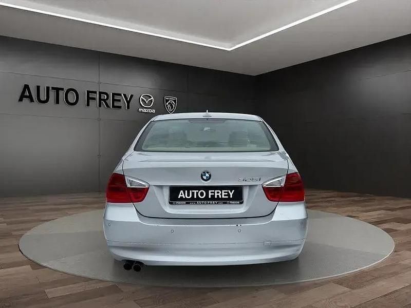 Second-hand BMW 325 218 CP (160 kW) 2005 Argintiu Berlinǎ