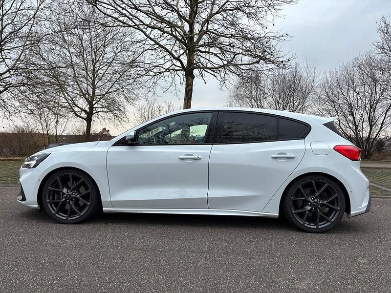 Gebraucht Ford Focus ST 280 PS (205 kW) 2019 Weiß Limousine