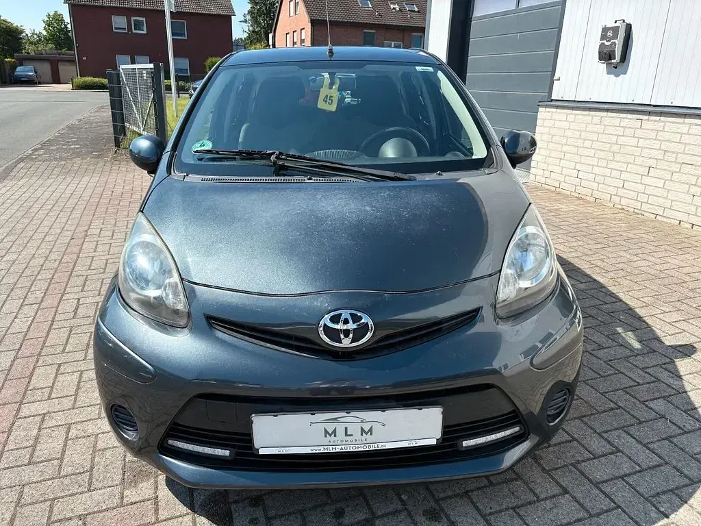 Gebraucht Toyota Aygo Cool 68 PS (50 kW) 2014 Grau Kleinwagen
