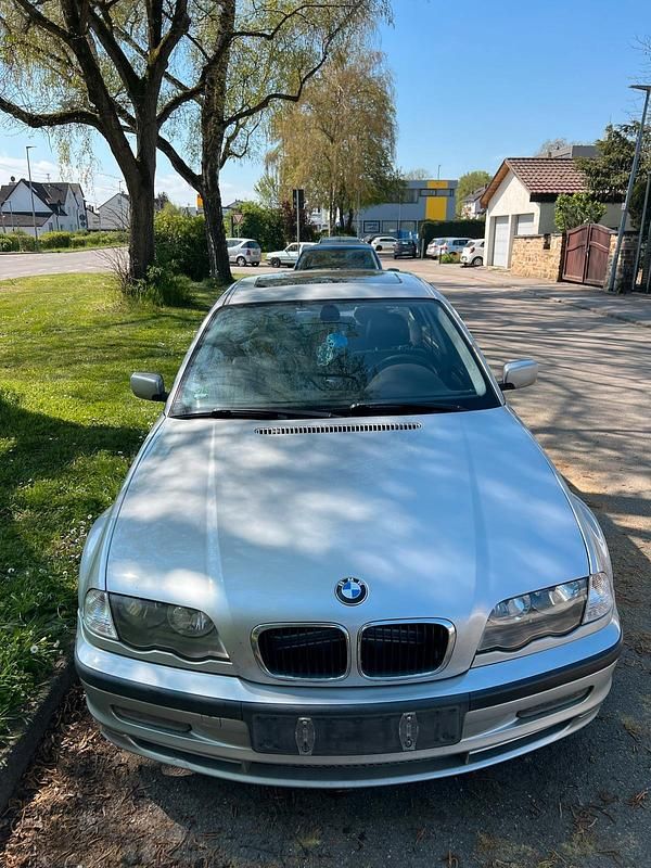 Second-hand BMW 323 Basis 170 CP (125 kW) 1999 Argintiu Berlinǎ