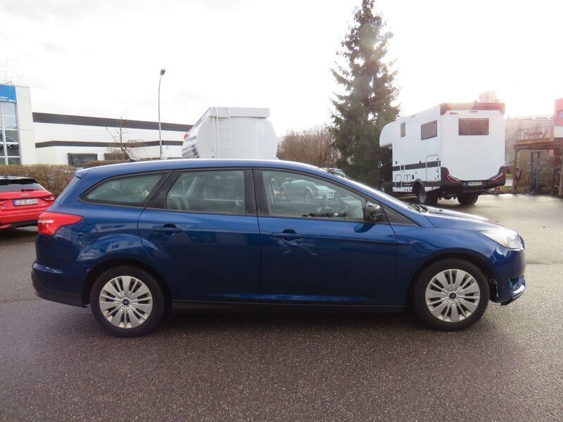 Gebraucht Ford Focus Business Edition 125 PS (91 kW) 2015 Blau Limousine