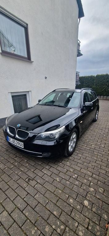 Schwarz Gebraucht 2009 BMW 520 Kombi | 6.199 € (Etwas zu teuer) - Bild 1/4