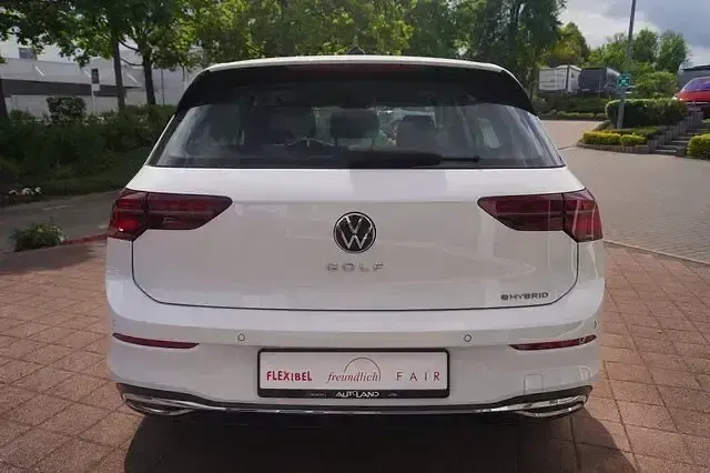 Gebraucht VW Golf VIII Style 204 PS (150 kW) 2022 Weiß Limousine
