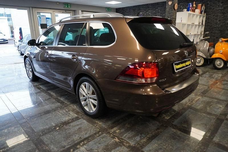 Gebraucht VW Golf VI Style 105 PS (77 kW) 2012 Braun Kleinwagen