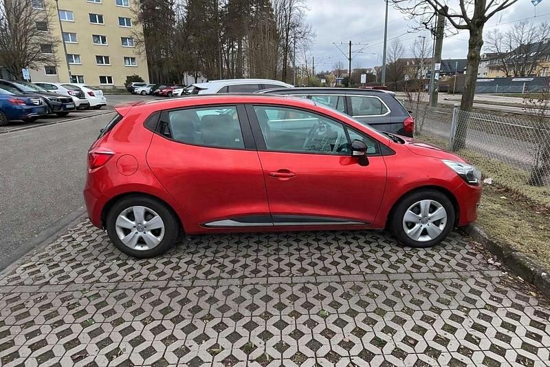 Gebraucht Renault Clio IV LIMITED 73 PS (53 kW) 2016 Rot Kleinwagen