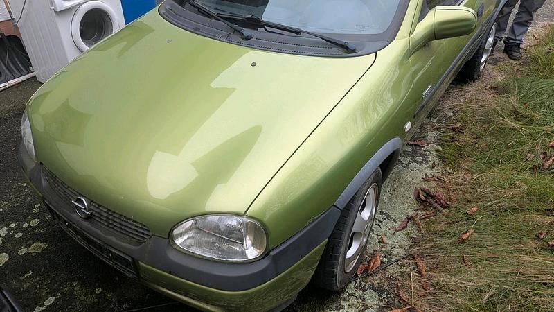 Grün Gebraucht 2000 Opel Corsa Eco Kleinwagen | 300 € (Superpreis) - Bild 1/4