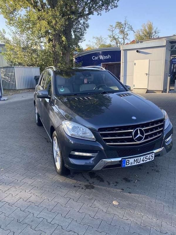 Grau Gebraucht 2015 Mercedes ML350 SUV | 18.990 € (Guter Preis) - Bild 1/4