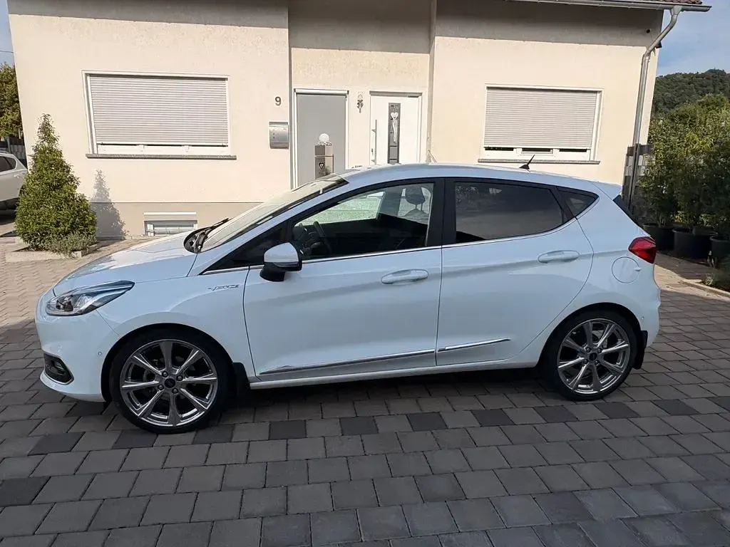 Gebraucht Ford Fiesta Vignale 101 PS (74 kW) 2017 Weiß Kleinwagen