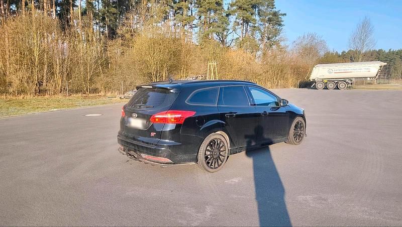 Gebraucht Ford Focus ST 250 PS (183 kW) 2017 Schwarz Kombi