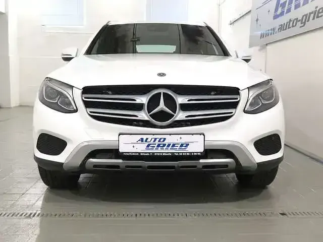 Gebraucht Mercedes GLC250 204 PS (150 kW) 2017 Polarweiss  unilack SUV