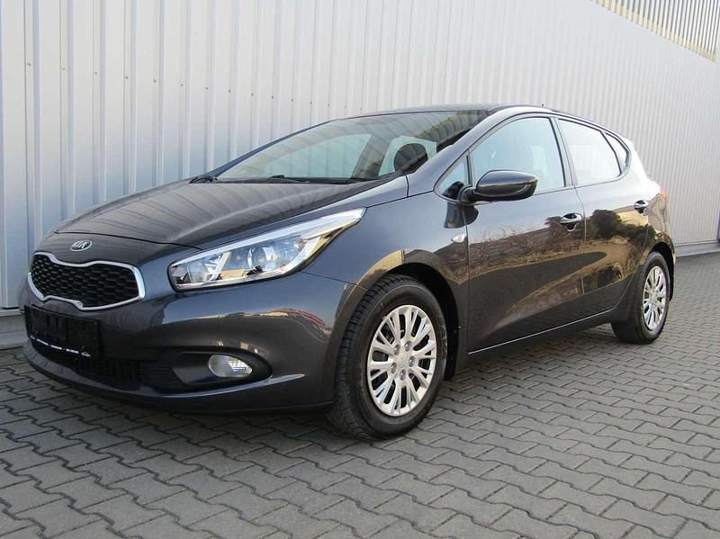 (e5b) dark gun metallic Gebraucht 2013 Kia Ceed Attract Limousine | 7.690 € (Fairer Preis) - Bild 1/4
