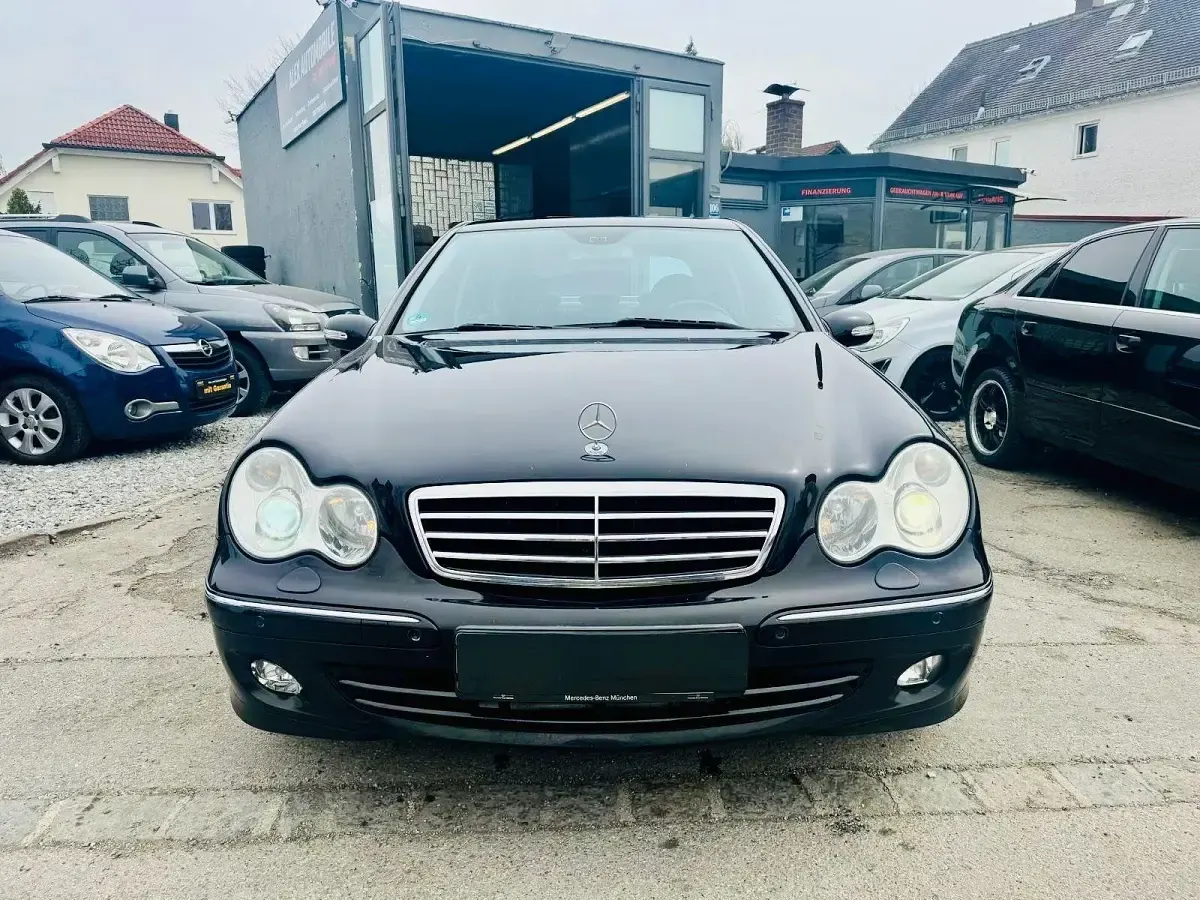Gebraucht Mercedes C240 Avantgarde 170 PS (125 kW) 2005 Schwarz Limousine