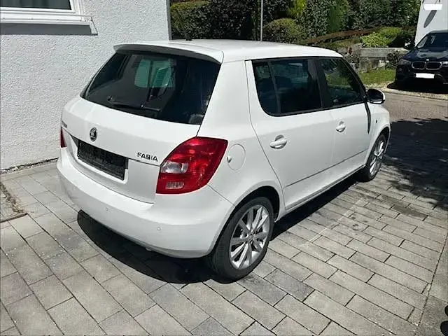 Gebraucht Skoda Fabia 69 PS (50 kW) 2014 Weiß Limousine