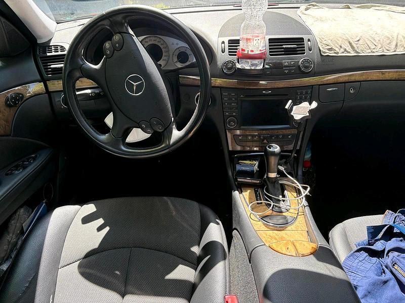 Gebraucht Mercedes E220 Avantgarde 170 PS (125 kW) 2009 Silber Limousine