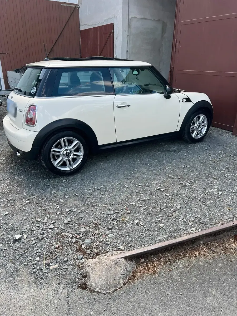 Brugt Mini Cooper 75 HK (55 kW) 2010 Andere farben Hatchback