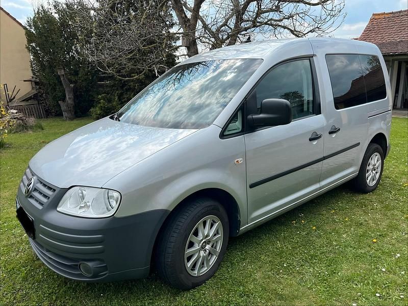 Second-hand VW Caddy 105 CP (77 kW) 2009 Argintiu Monovolum