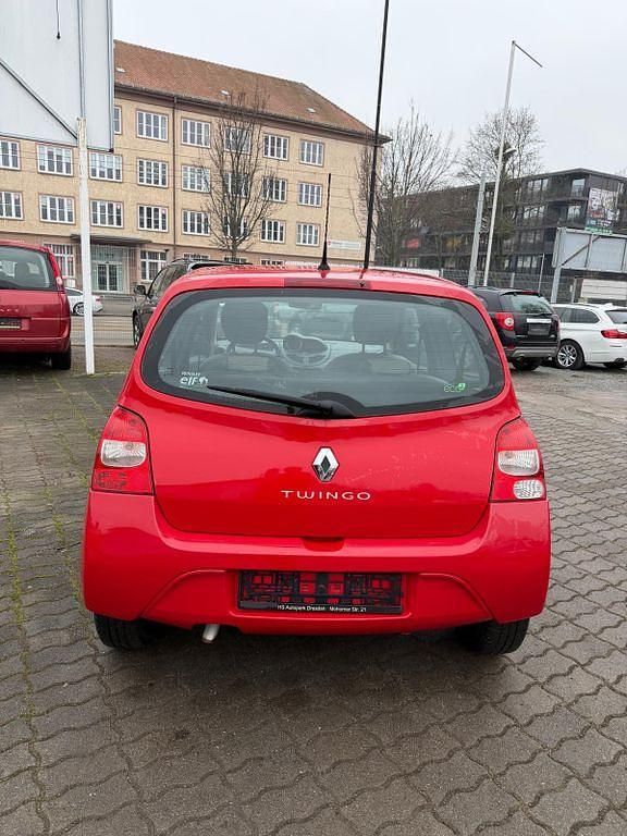 Second-hand Renault Twingo 58 CP (42 kW) 2011 Roșu Hatchback