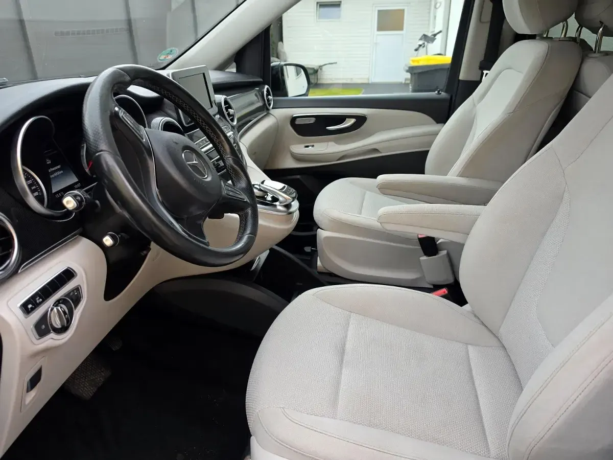 Gebraucht Mercedes V220 Edition 163 PS (119 kW) 2015 Schwarz Van / Kleinbus