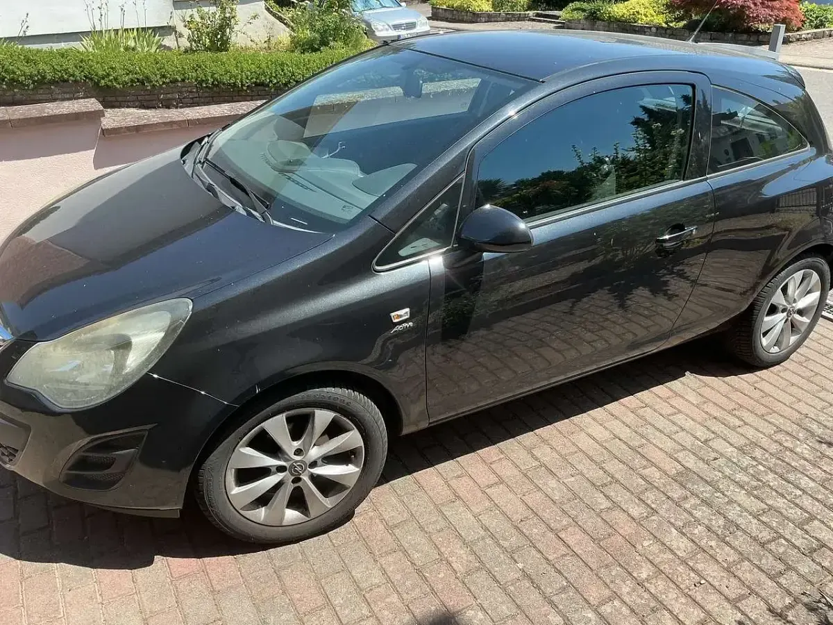 Gebraucht Opel Corsa Active 87 PS (63 kW) 2013 Schwarz Kleinwagen
