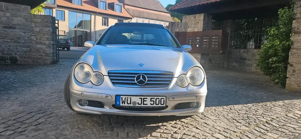 Gebraucht Mercedes C320 218 PS (160 kW) 2003 Silber Kleinwagen