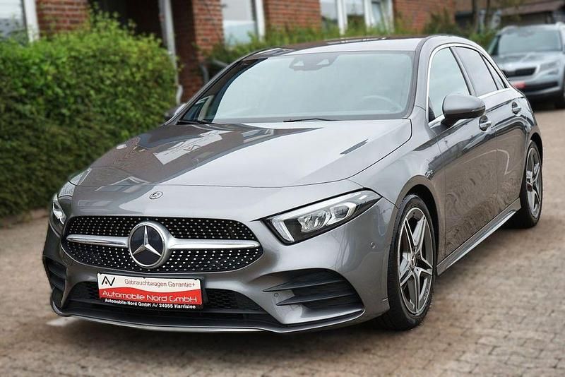 Grau Gebraucht 2018 Mercedes A200 AMG Limousine | 21.100 € (Guter Preis) - Bild 1/4