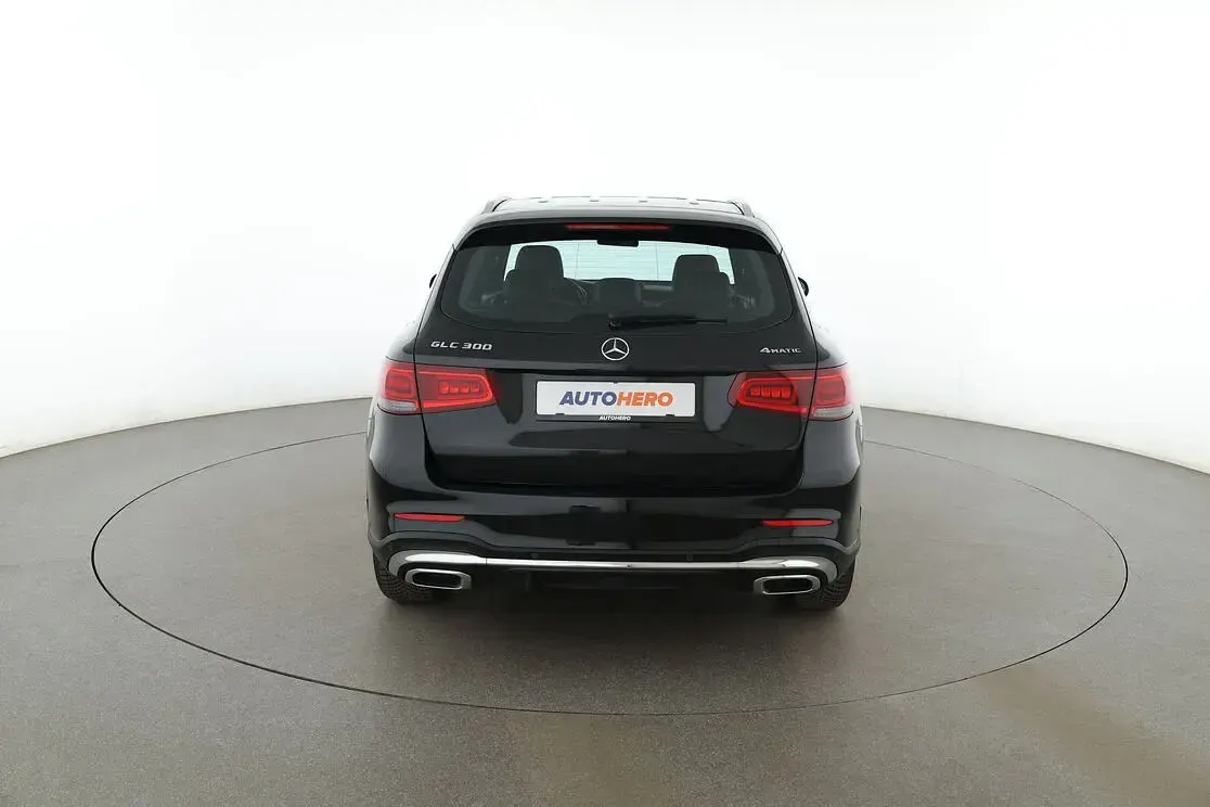 Gebraucht Mercedes GLC300 AMG line 258 PS (189 kW) 2021 Schwarz SUV