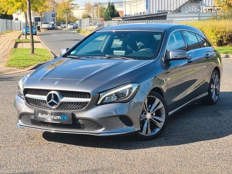 Grau Gebraucht 2016 Mercedes CLA200 Shooting Brake Kombi | 16.999 € (Guter Preis) - Bild 1/4