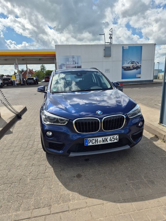 Blau Gebraucht 2016 BMW X1 Sport Line SUV | 12.000 € (Guter Preis) - Bild 1/4