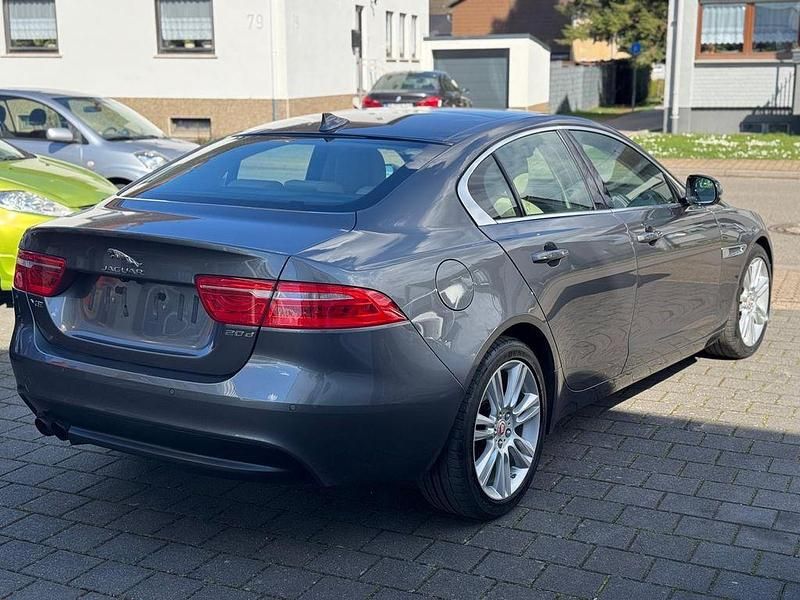 Gebraucht Jaguar XE Ingenium 179 PS (131 kW) 2016 Grau Limousine