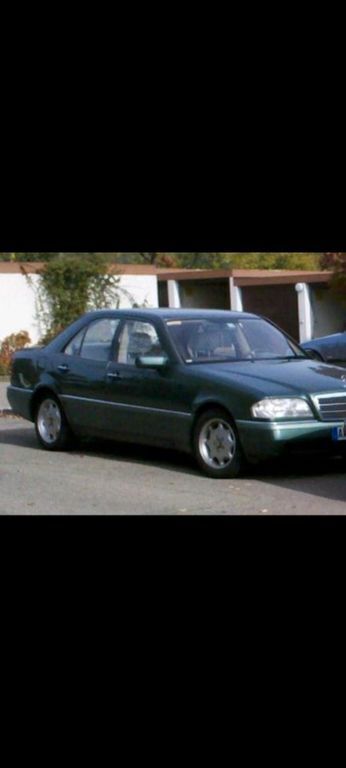 Grün Gebraucht 1993 Mercedes C180 Elegance Limousine | 5.555 € - Bild 1/4